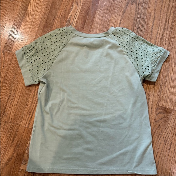 Cotton T with floral sleeve details - Picture 2 of 2